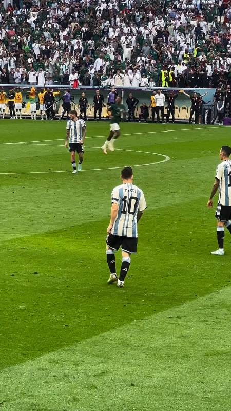 这首歌太适合那天输球的梅西了,看梅西走路的背影觉得好心酸-度小视