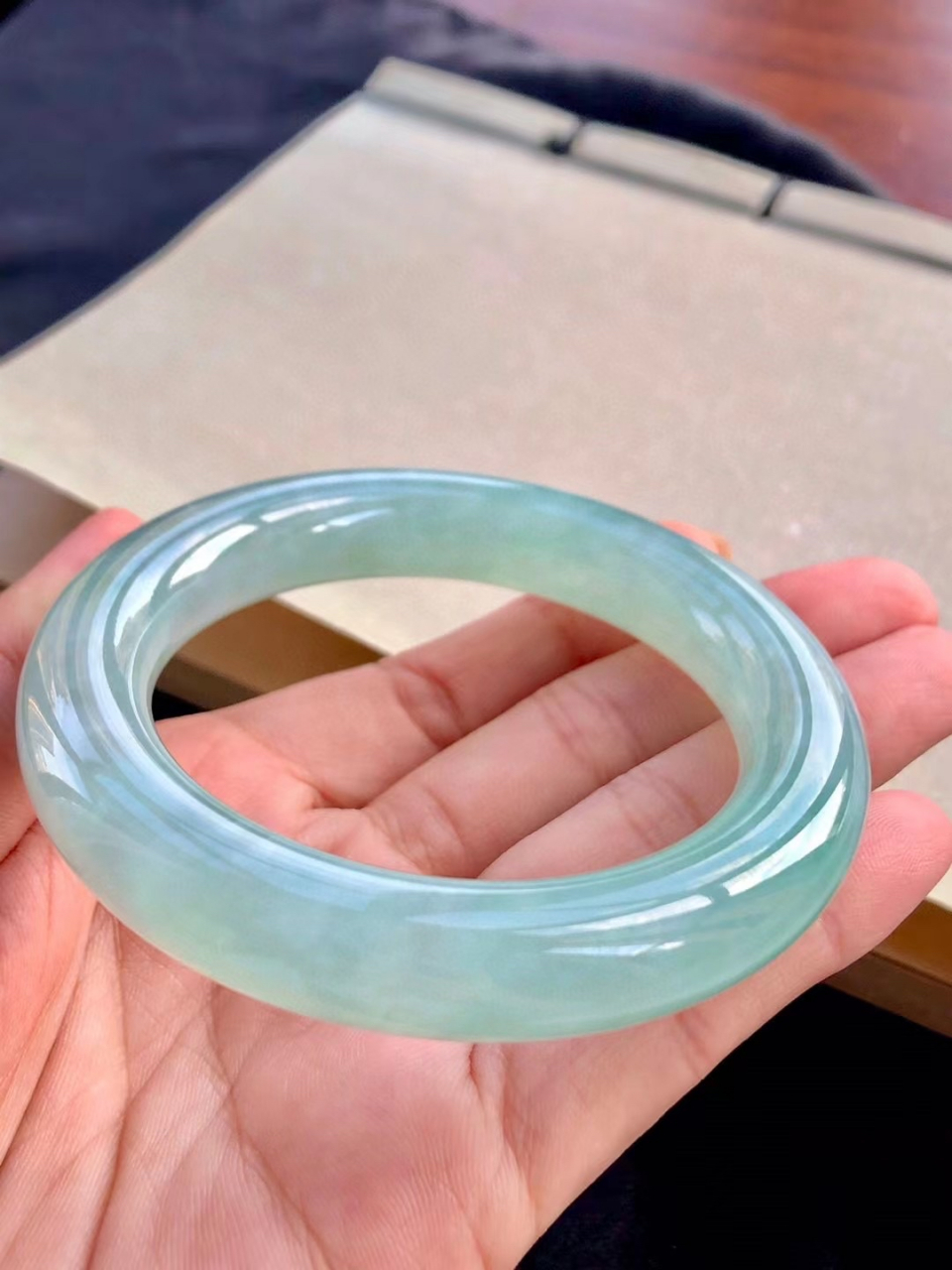 9797【圈口54】9797 天然翡翠手镯 肉质细腻温润,柔美大方