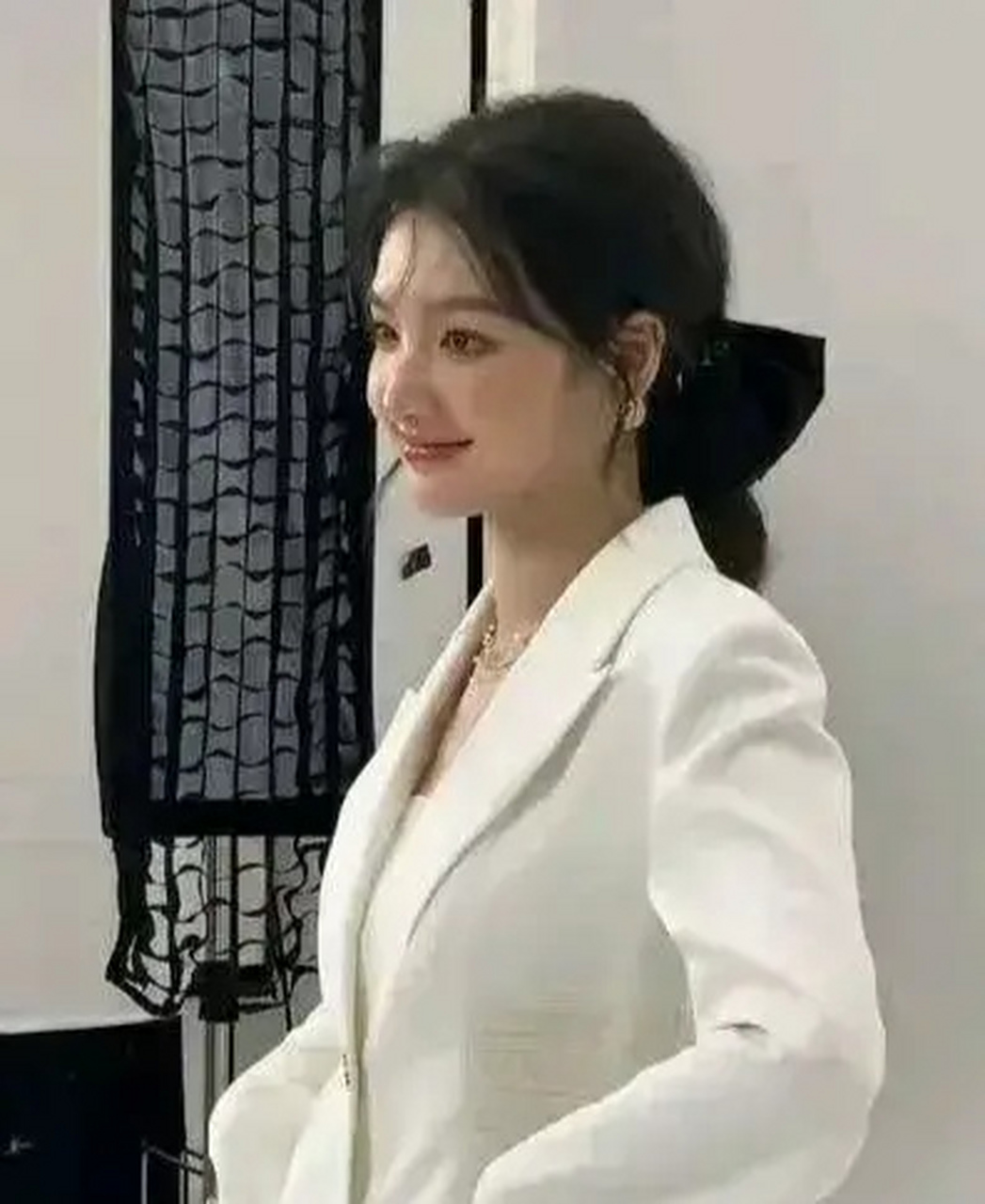 王思聪新女友柳禹安,是2002年出生的00后,是一名演