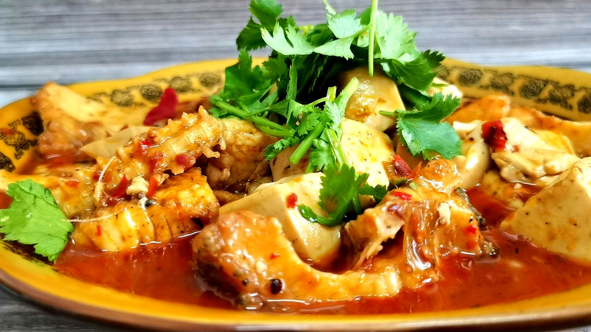 黑鱼和豆腐这样做太好吃了,豆腐软嫩,鱼肉鲜香,上桌汤汁都不剩
