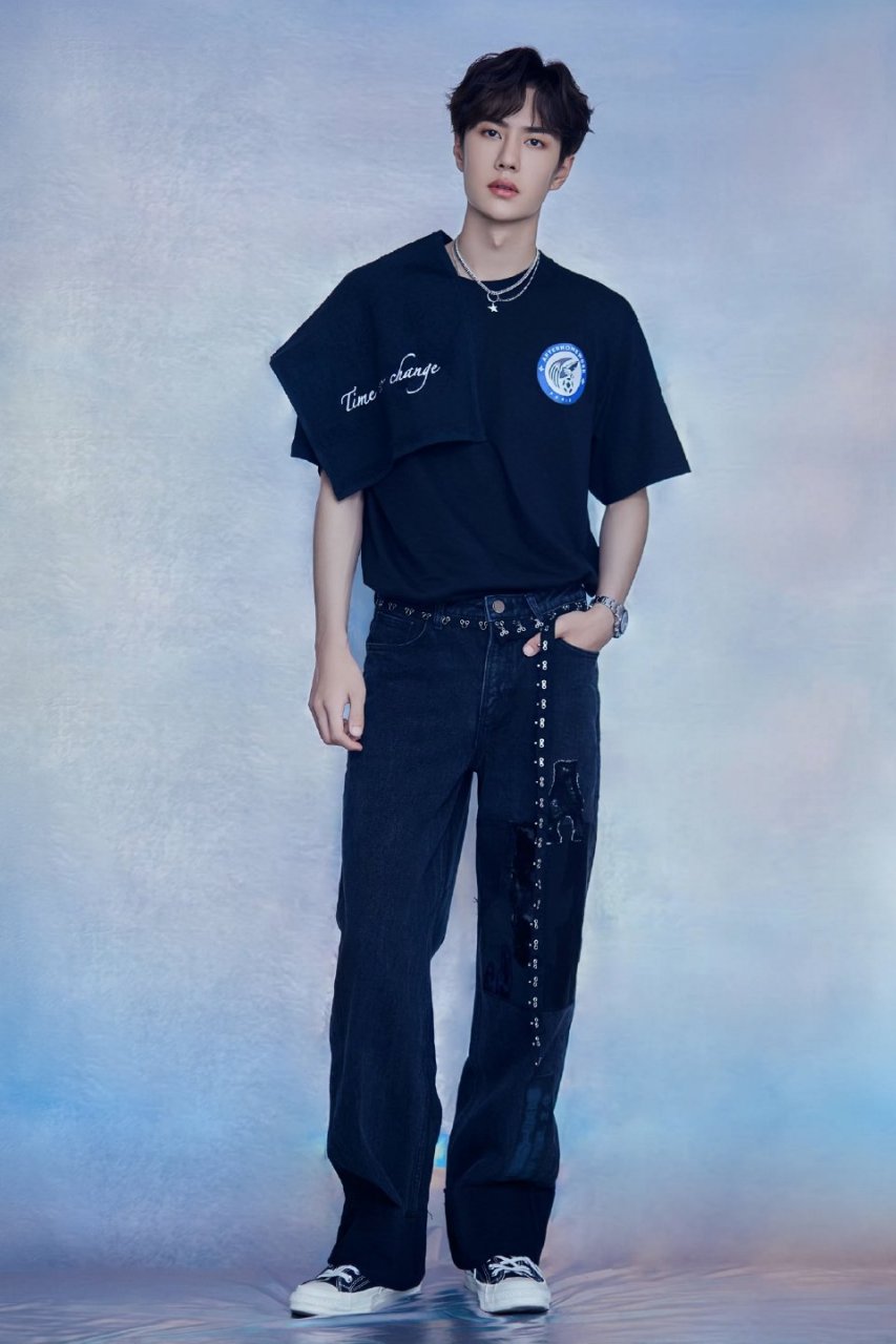 宽肩窄腰大长腿,身材比例一流 #王一博