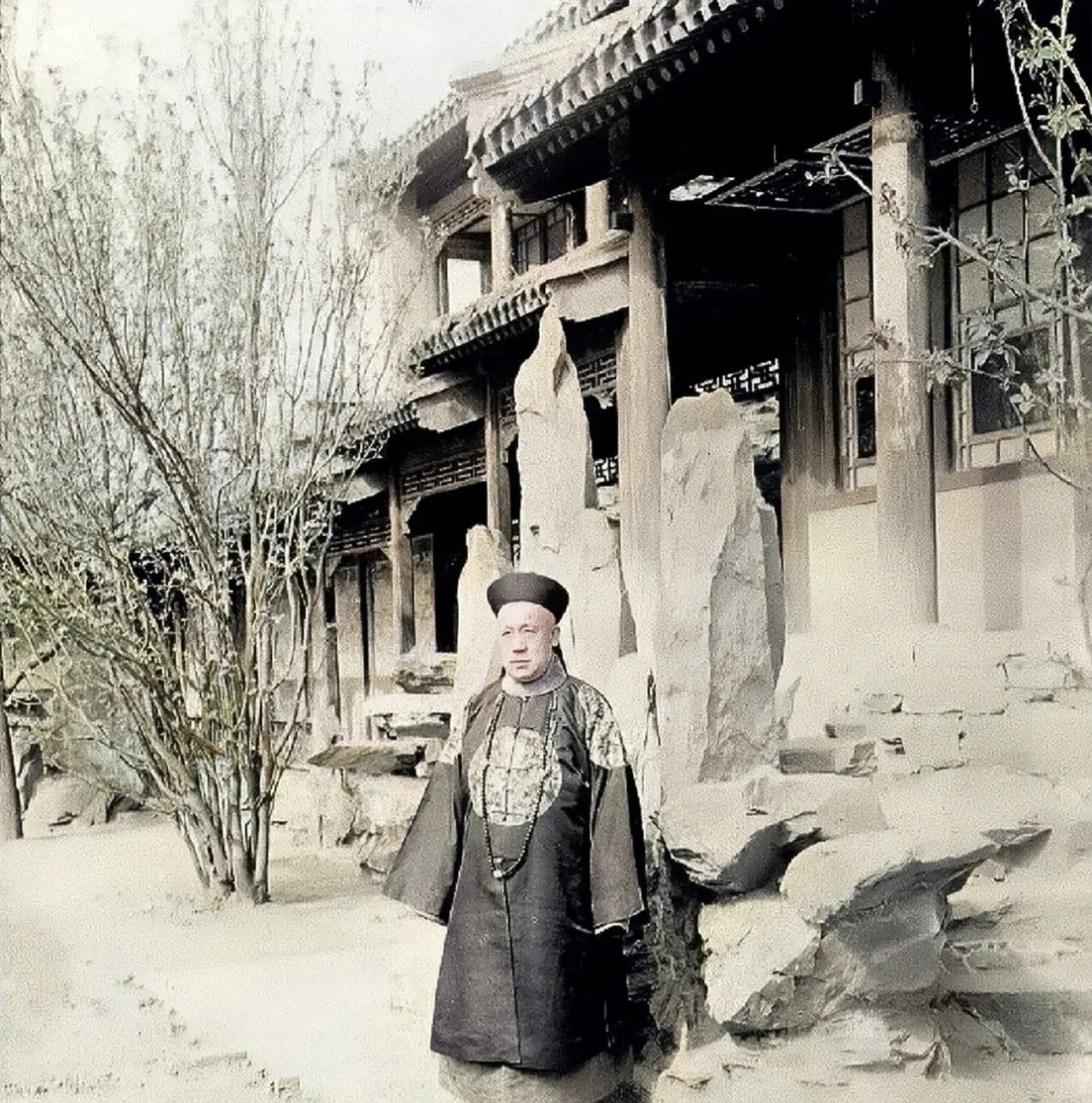 清朝最后一位肃亲王善耆是清朝子嗣最多的亲王,有21个儿子17个女儿.