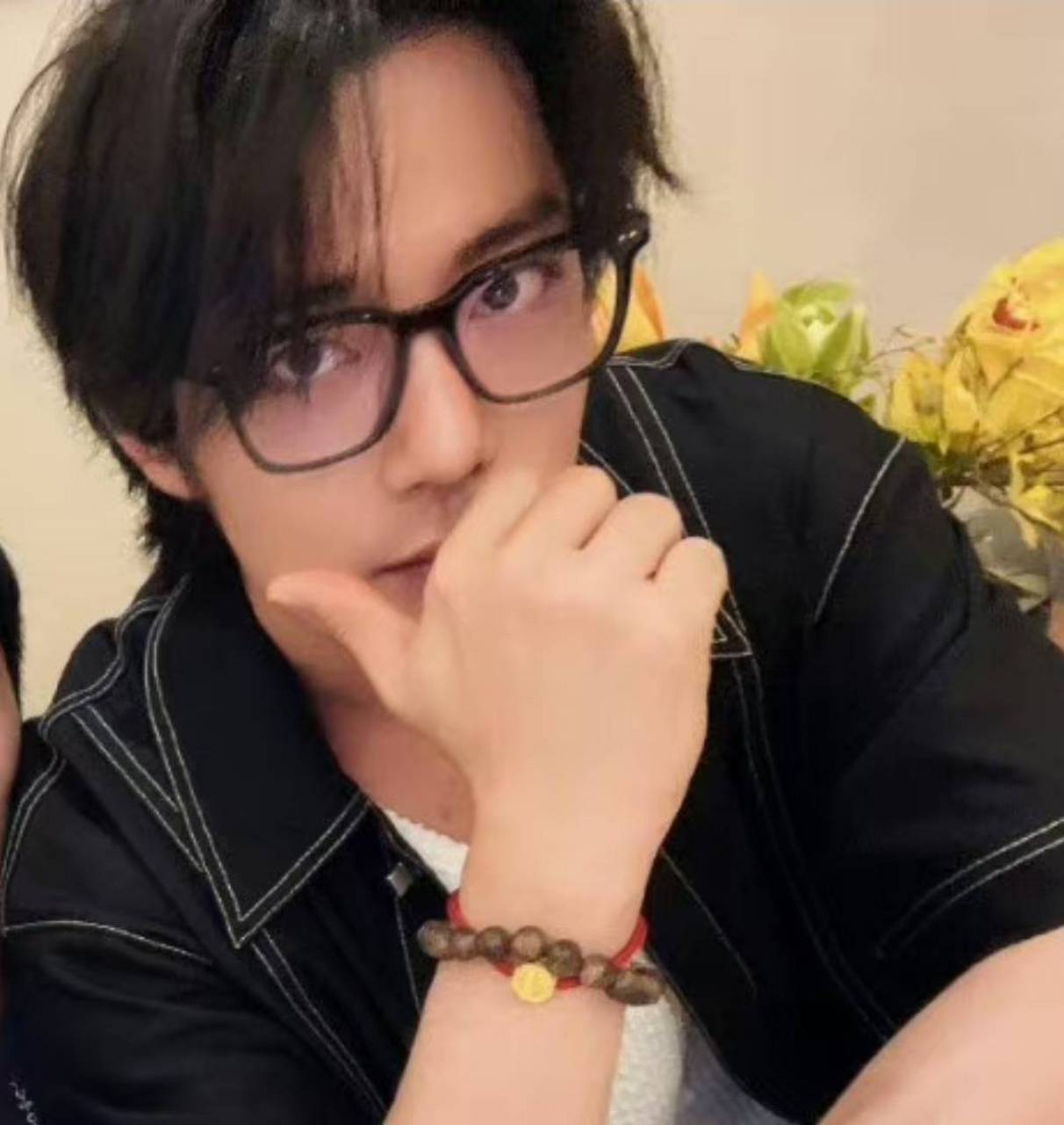 依旧素手串儿叠带的小迷信 #肖战