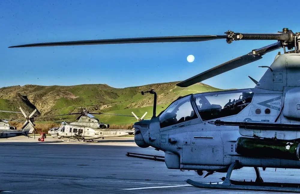 战机欣赏:ah-1z"蝰蛇" 武装直升机