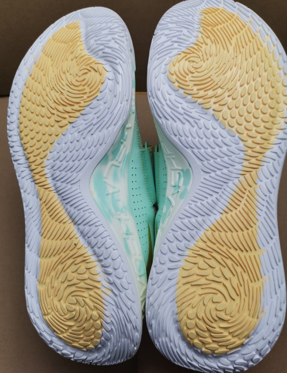 逍遥好鞋推荐,安踏水花二代,鞋码44.5/45,160一双.