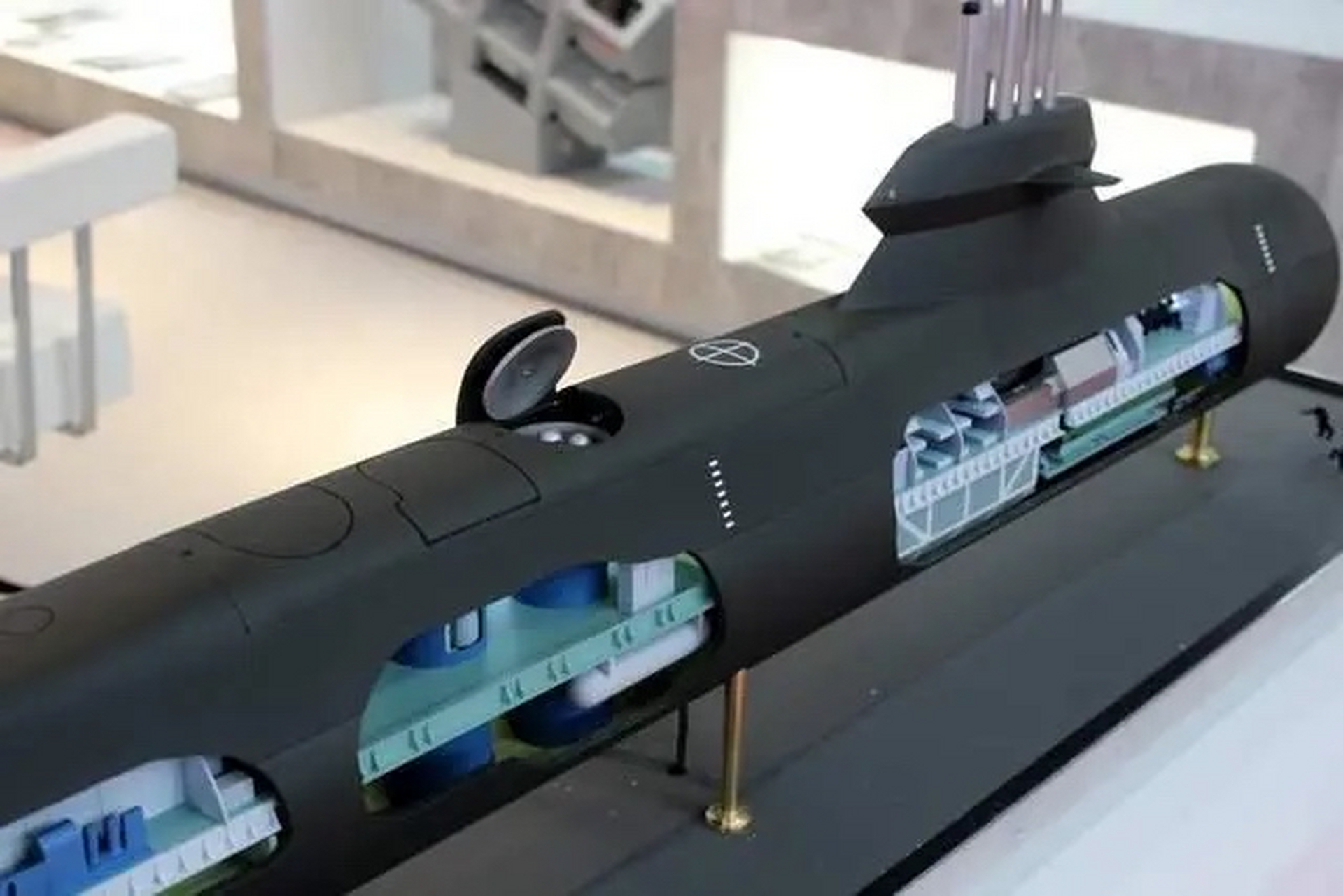 在1904年的时候瑞典就建成了"鲨鱼级"潜艇,后续瑞典在柴电潜艇技术