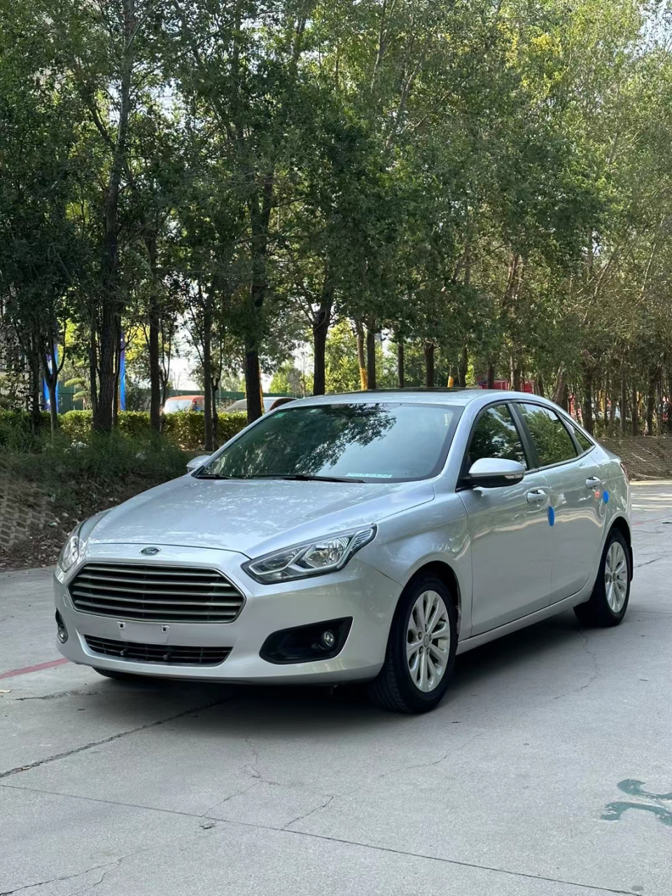 16年福特福睿斯,1.5自动档.天窗,真皮座椅,大屏导航,多功能方向盘.