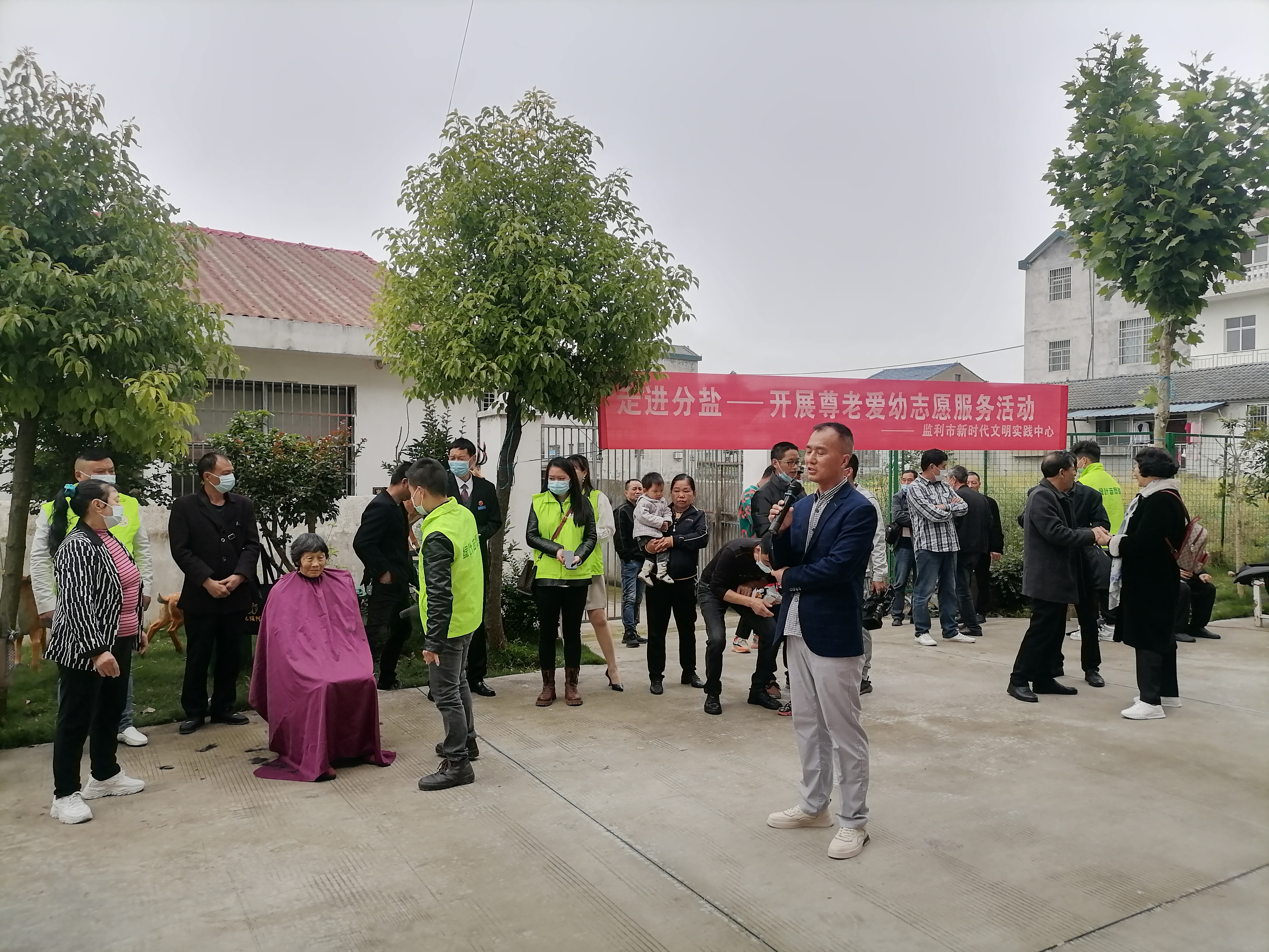 监利市爱心协会《尊老爱幼,送温暖》走进分盐镇