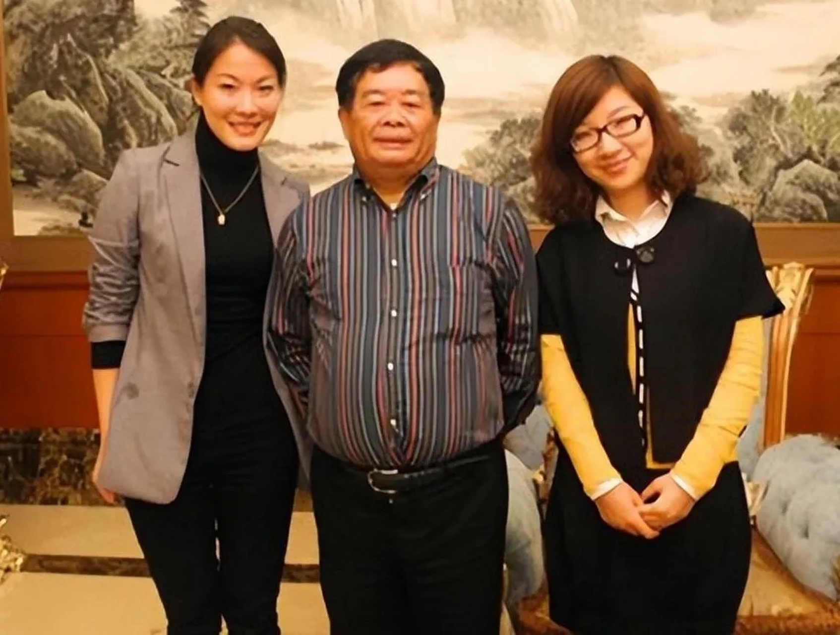 你娶我女儿,就是为了钱吧!