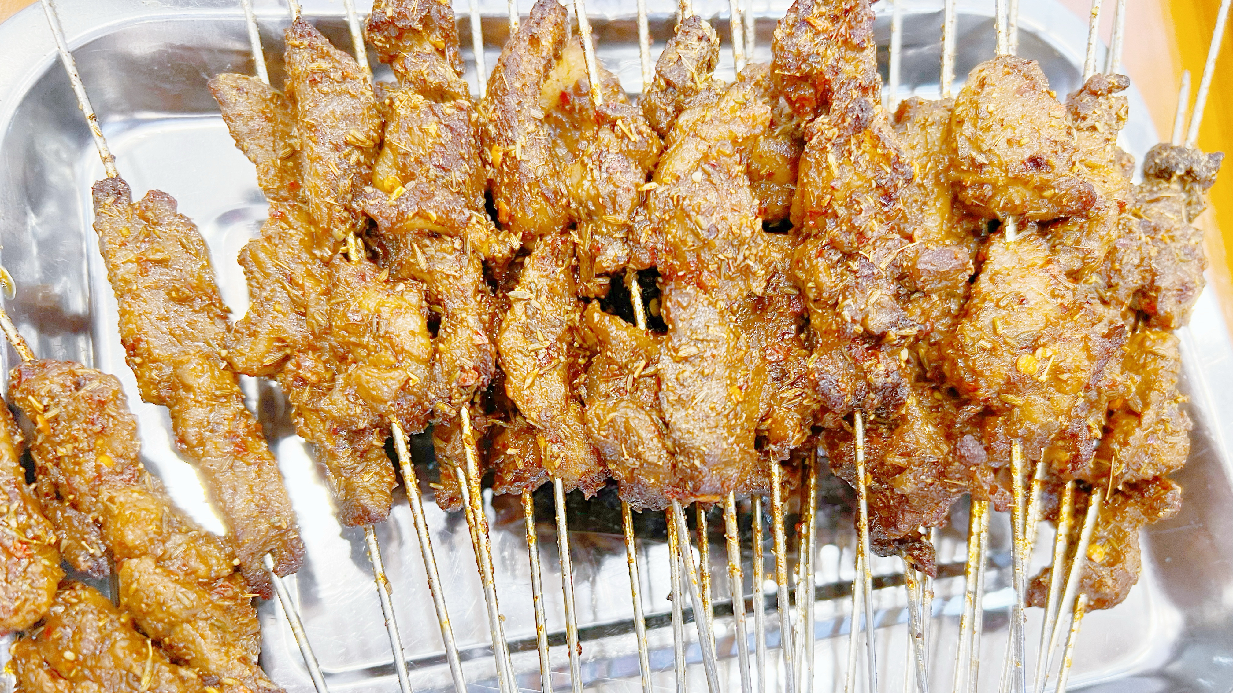 西安烤肉筋和牛羊肉泡馍几天不吃真的特别想,肉串大的吓人