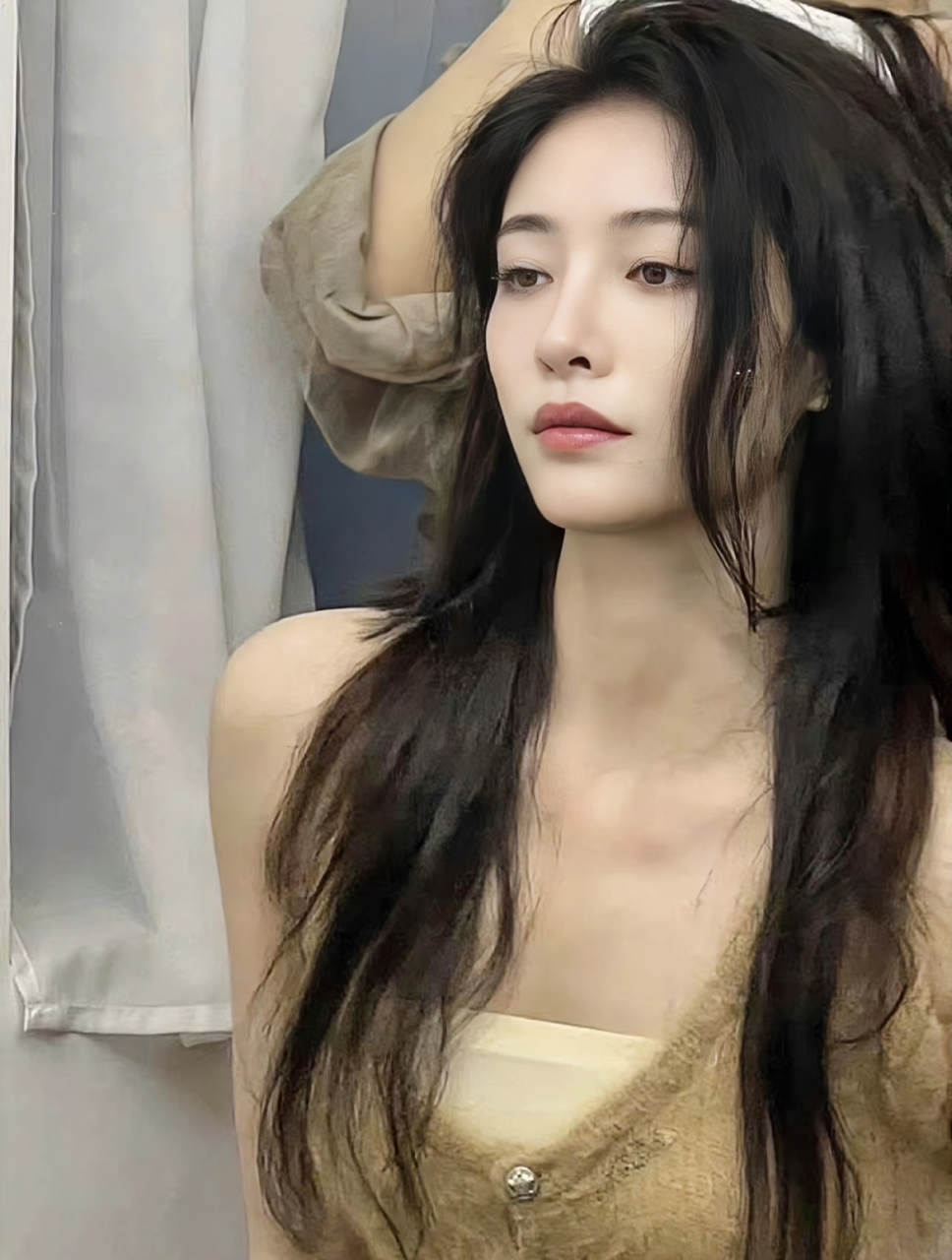 长发的许佳琪,爱谁谁的眼神