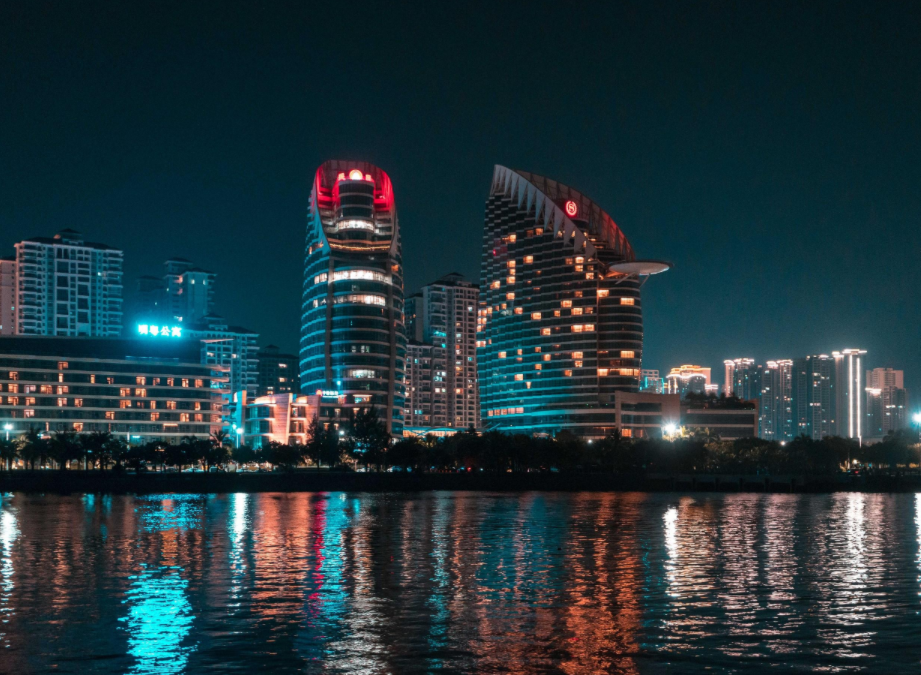 广东湛江雷州市最南部的镇,特产烧猪,又香又脆