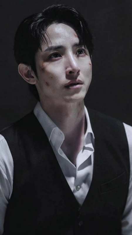 李洙赫正装下跪这段太欲了!满满的禁欲感,好迷啊九敏啊!