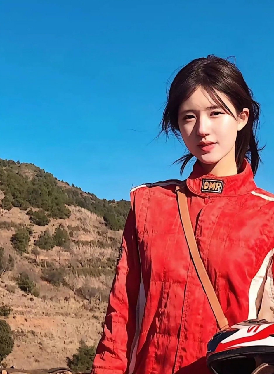 赵露思 | 机车服造型