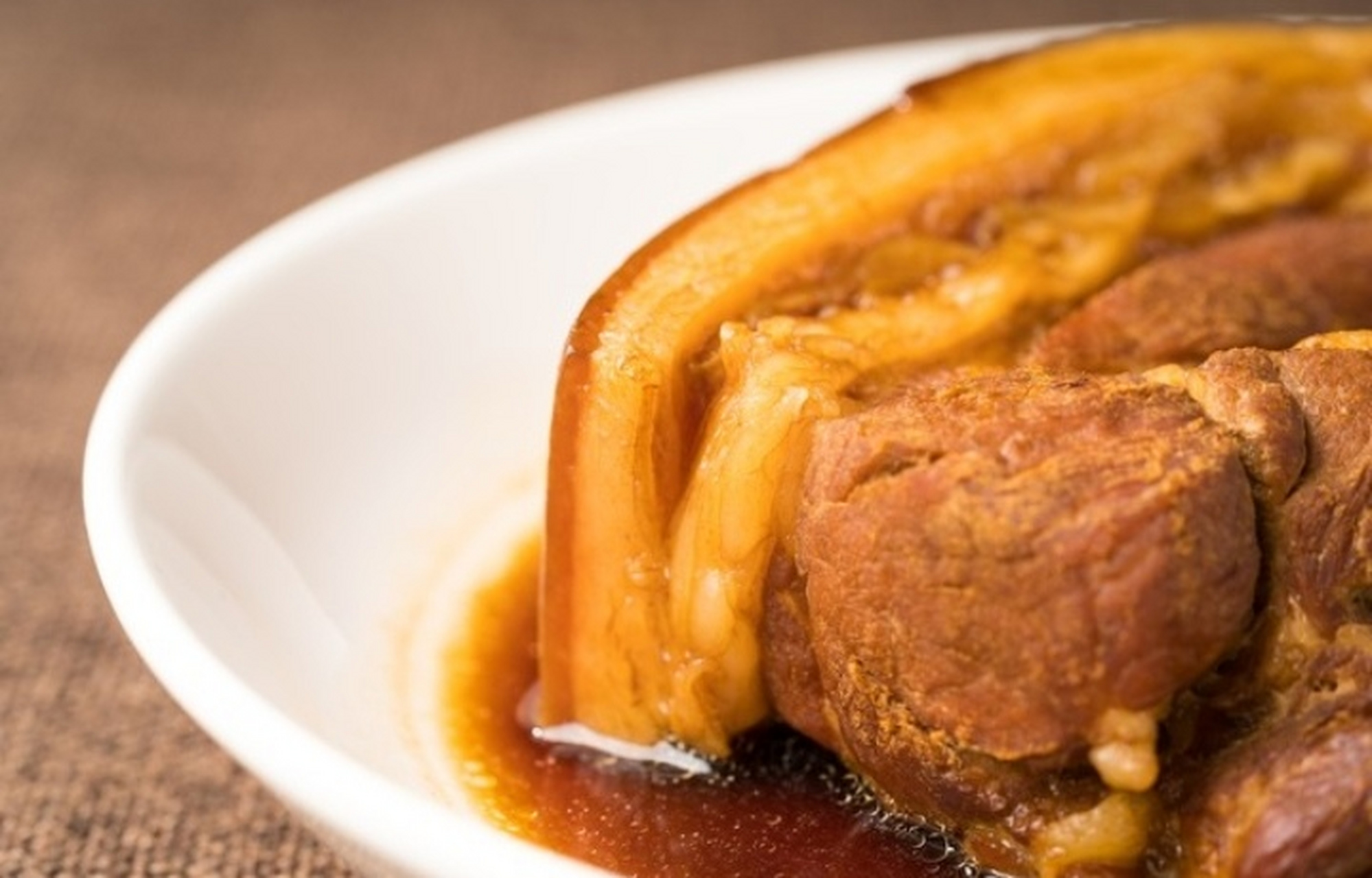 肉夹馍炖肉详细做法,好吃到停不下来   (1),泡肉:肉凉水浸泡2小时去