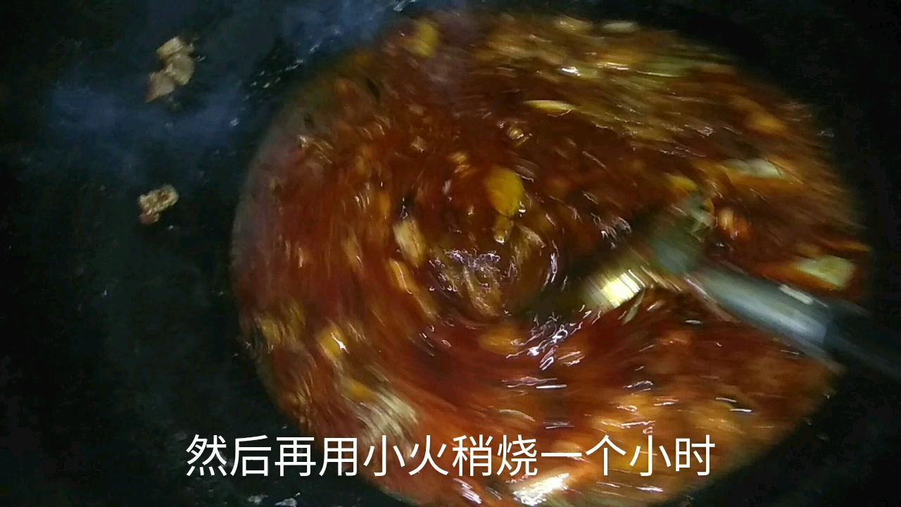 大厨分享红烧牛肉烹饪方法,炒佐料,香料搭配很关键