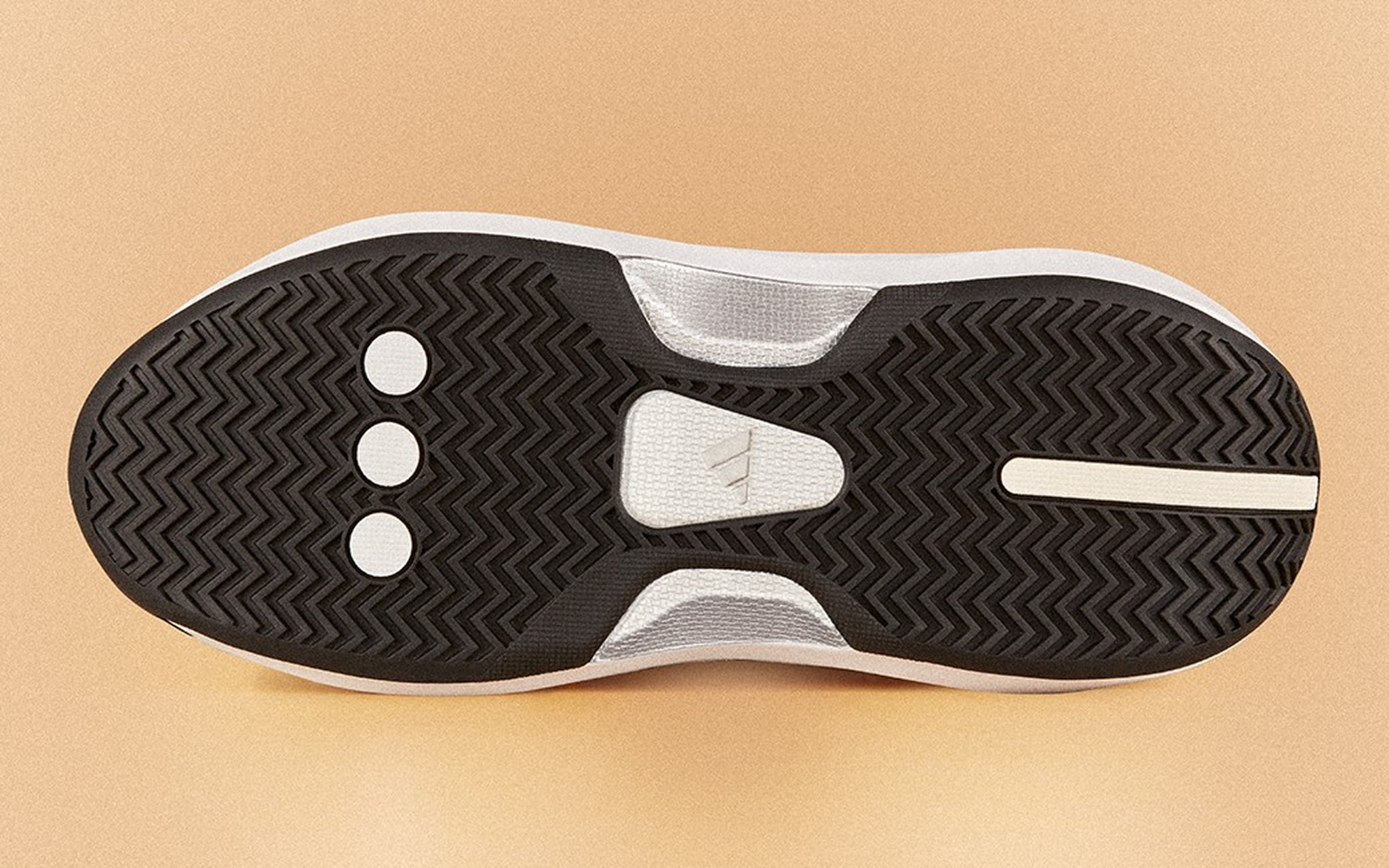 94"科比面包鞋"要上新71配色好吸睛7515  在设计方面继承了