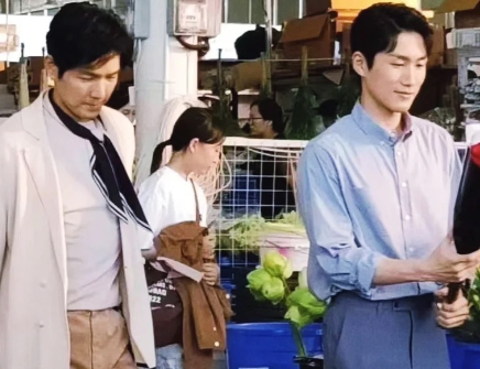 钟汉良在菜市场出现,他穿着老头衫肚腩明显,看起来老十岁引热议