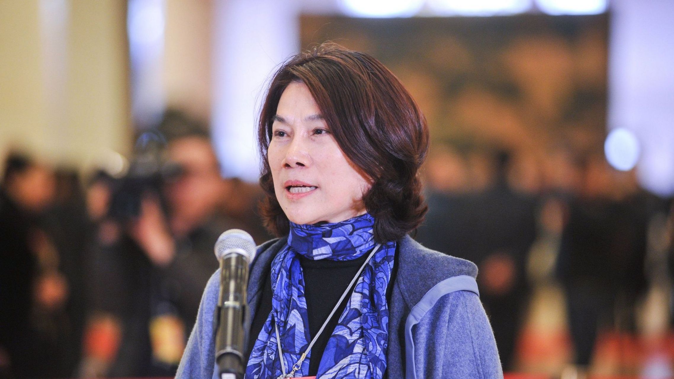 太阳底下没有新鲜事,前有曹德旺,后有董明珠.