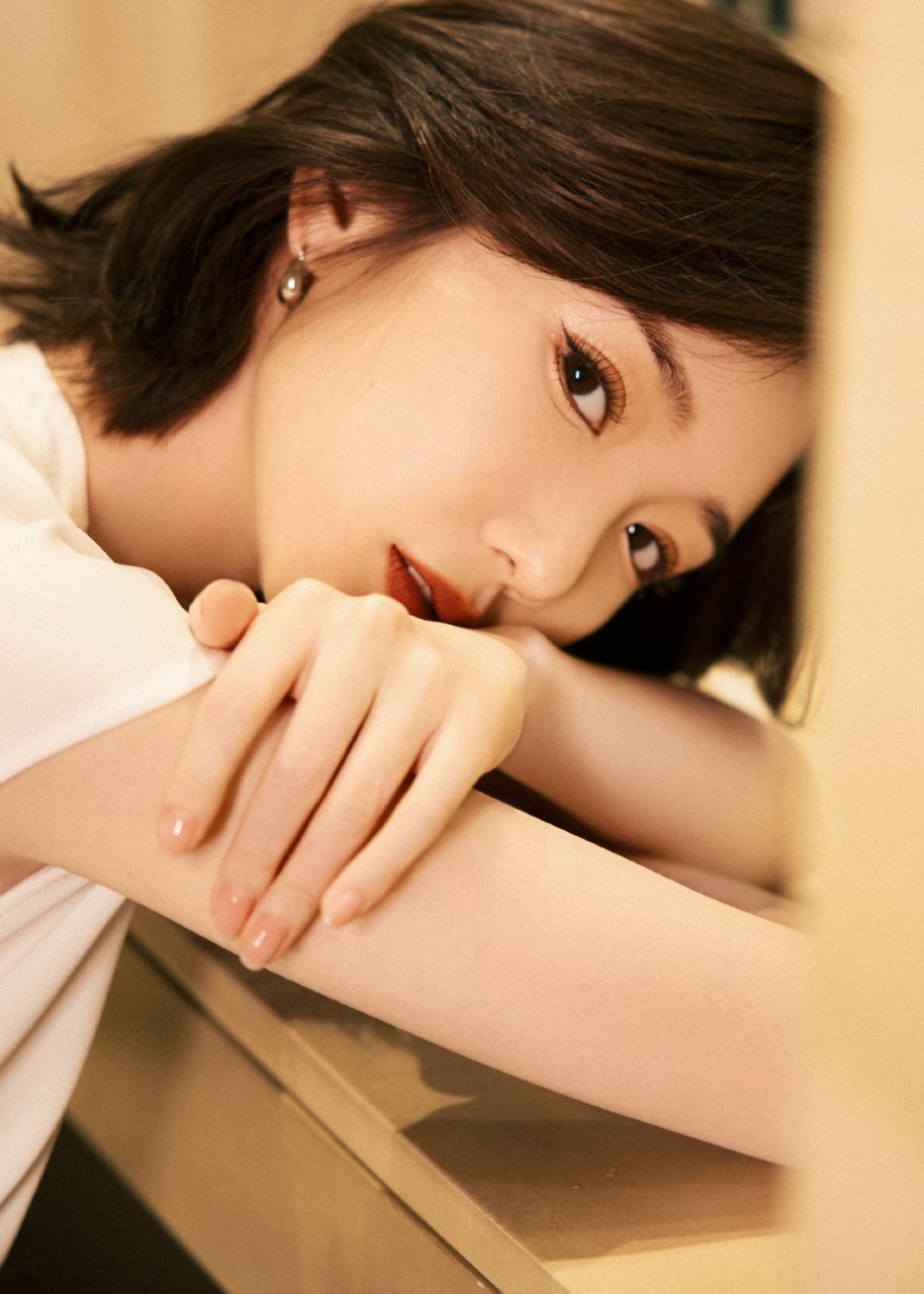 毛晓彤高清壁纸头像(六十六)[亲吻]