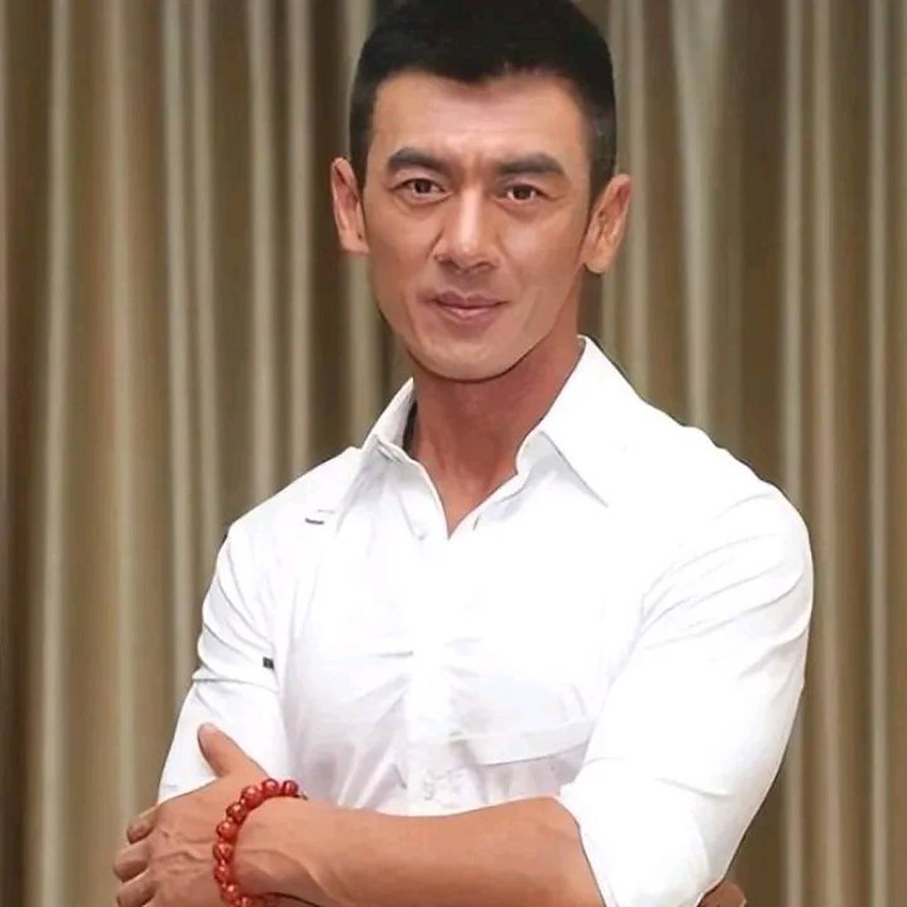 这位男演员出生于黑龙江齐齐哈尔,被誉为"中国版史泰龙",因为其外祖父