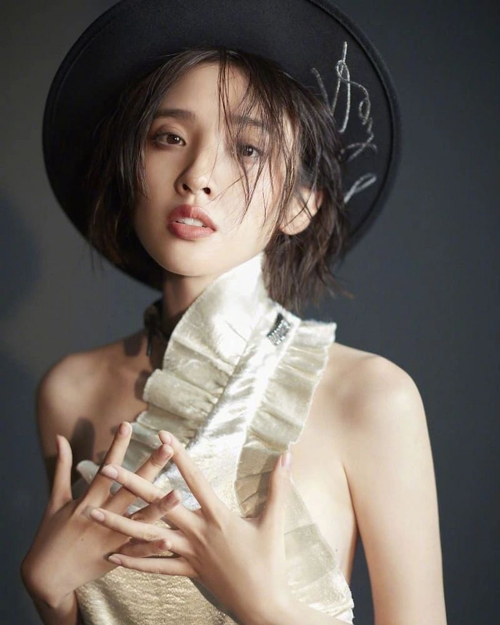 唐艺昕性感美图|||80后实力派女演员,1987年10月9日出生于四川省,毕业