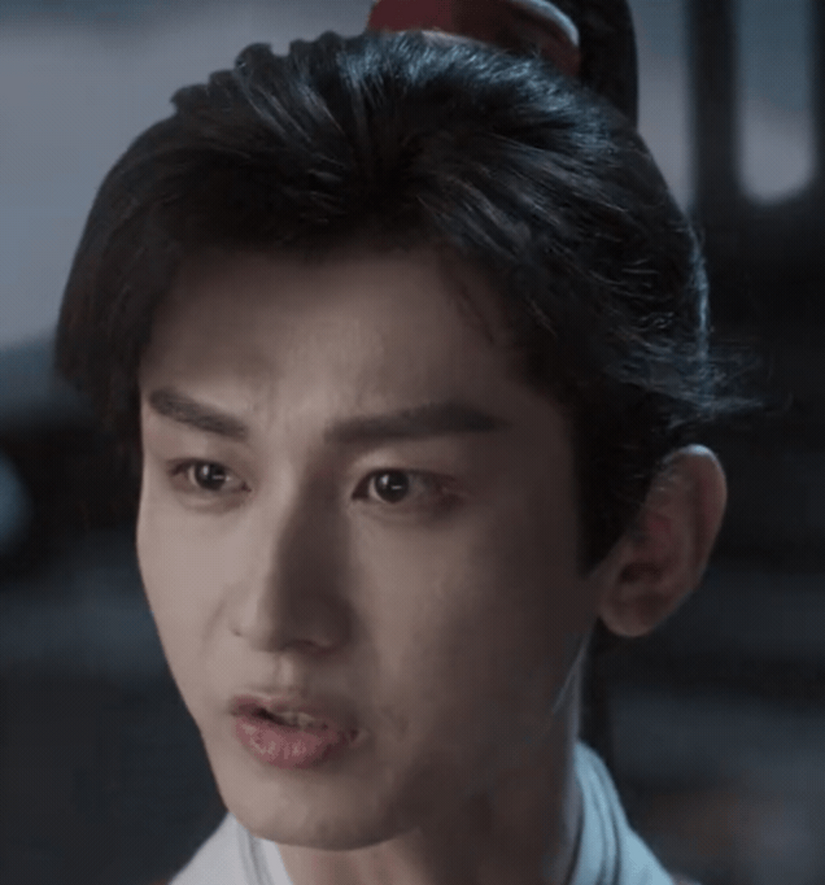 今晚成毅主演的莲花楼开播了,这部剧的滤镜有点问题,显得人很没有气色