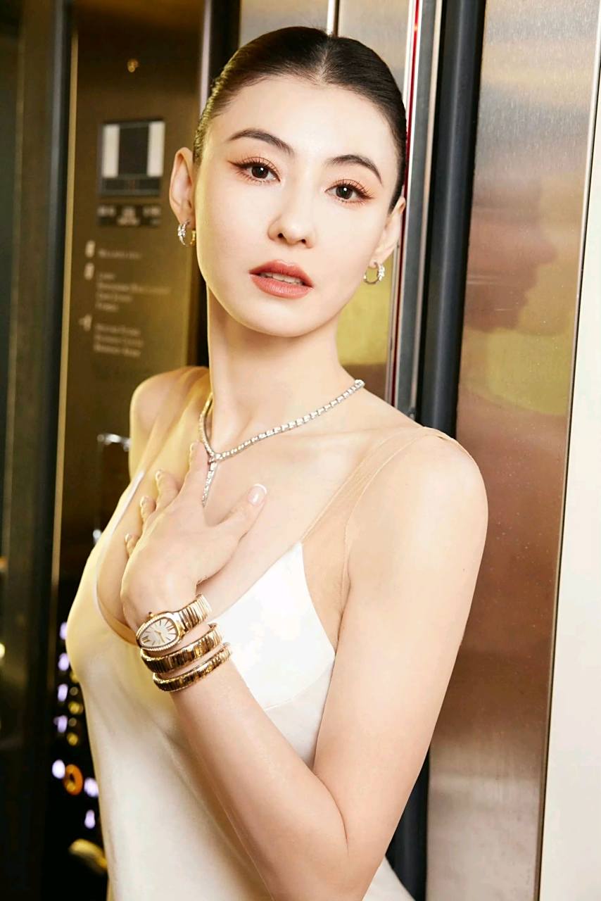 张柏芝是华语影坛璀璨的明星之一,以其性感迷人的形象而备受瞩目.