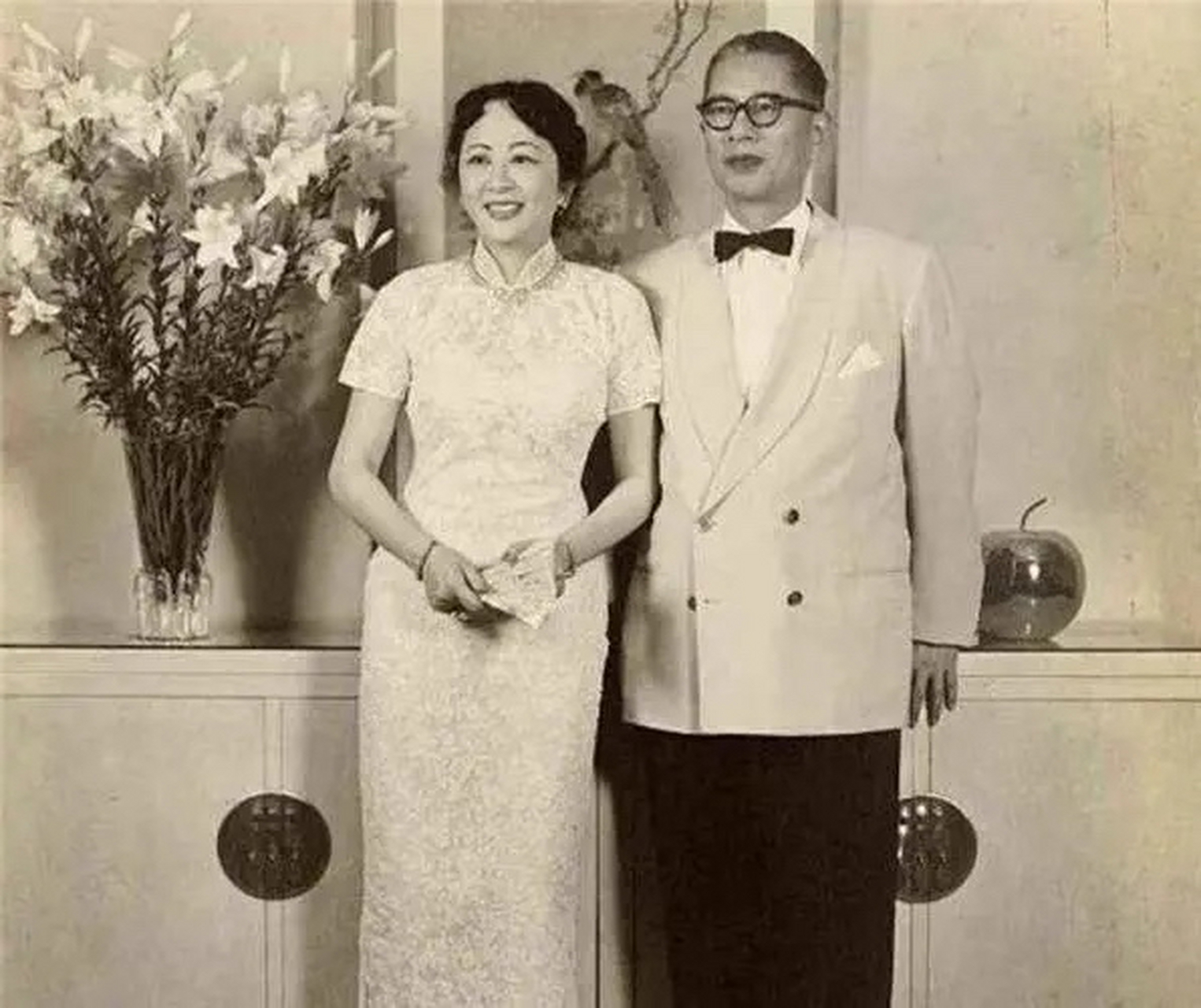 临终前,他握着妻子宋霭龄的手,悲痛地说:"咱们孔家,富可敌国,却没有