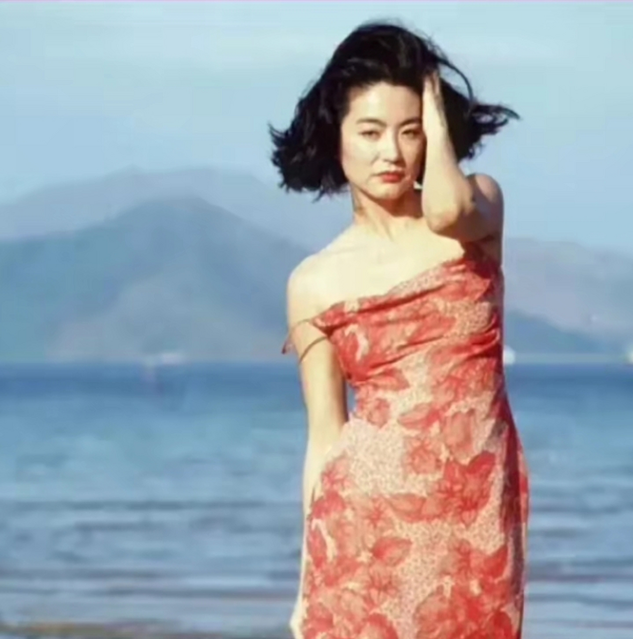 不同时期林青霞年轻时的沙滩泳装照,很少见!