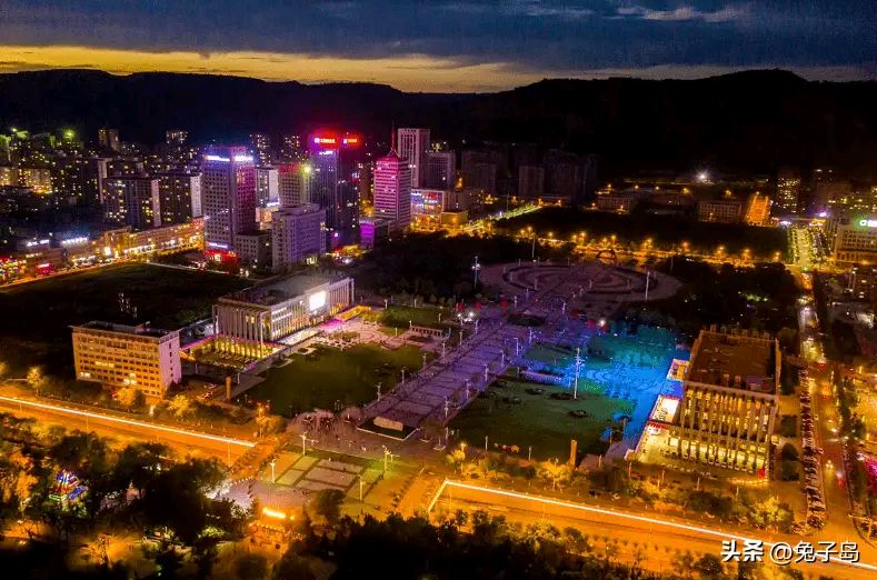 甘肃省人民政府批复确定的甘肃省域副中心城市 平凉市下辖1个区,1个