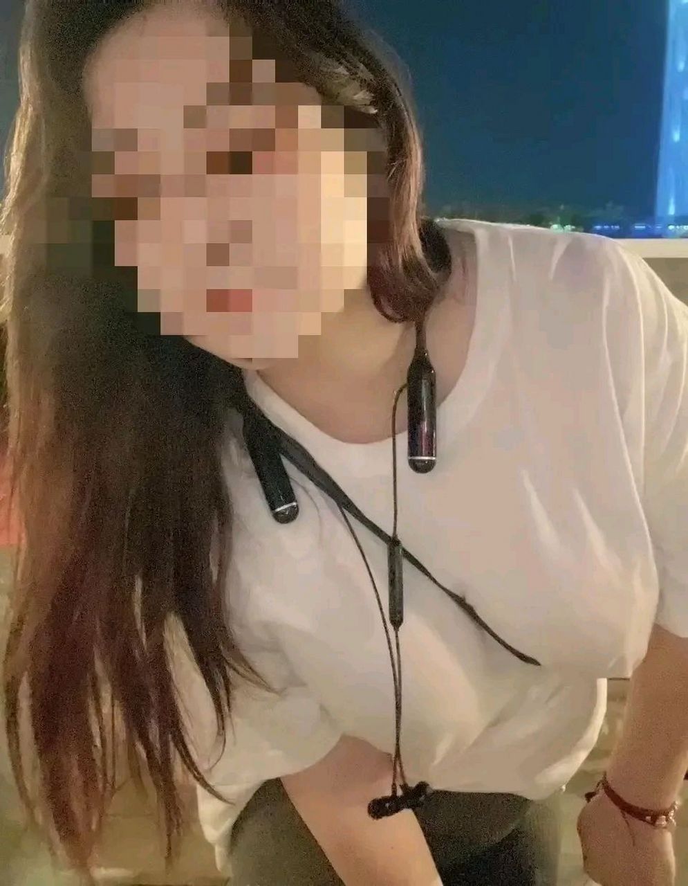 我在微信附近的人加了一个好友,我每天早上给她打招呼问好,她一般都不