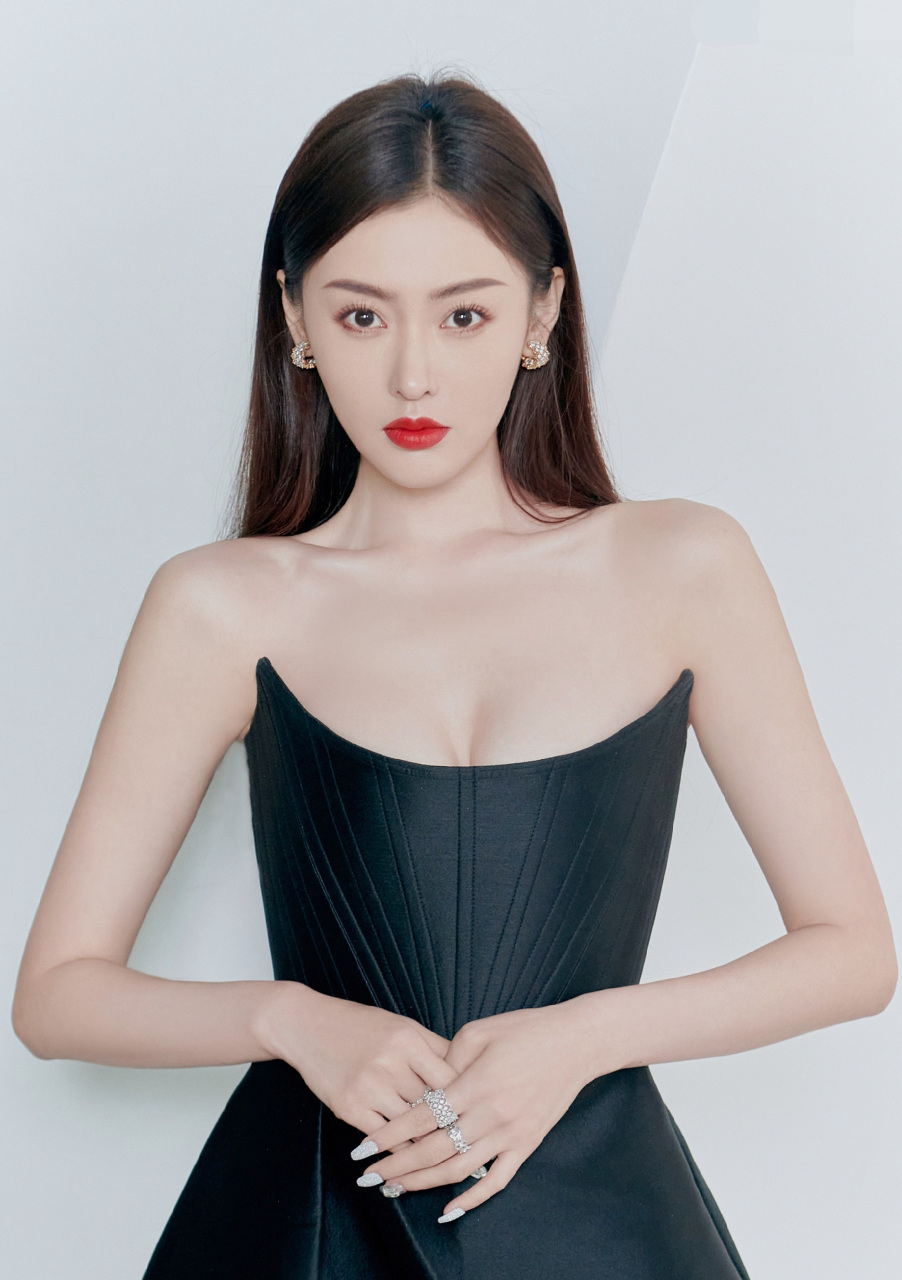 张天爱黑色抹胸长裙性感迷人#明星生图大赏