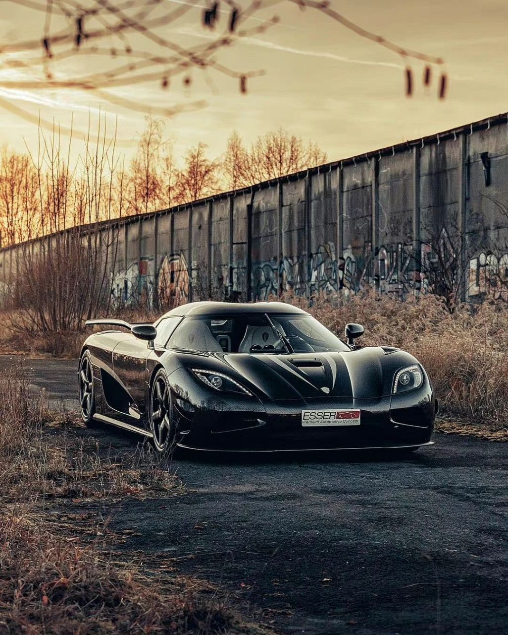 科尼塞克agera r 全车碳纤维几乎布满你所看到的地方 搭载一台5.