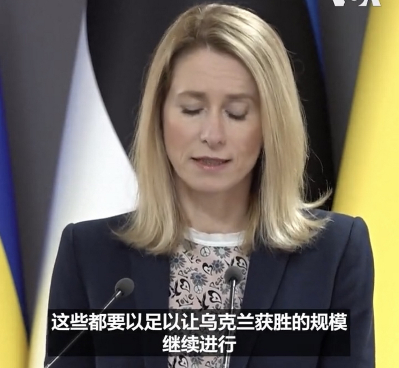 乌克兰总统泽连斯基24日在日托米尔 zhitomyr向爱沙尼亚总理卡拉斯