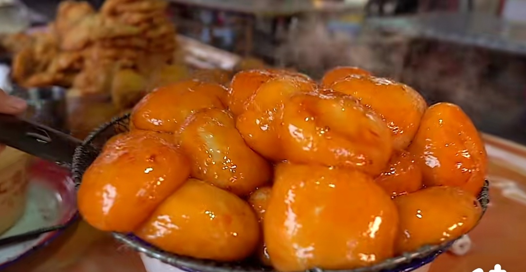 广西"巨型"水油堆,个个犹如鹅蛋大,1元1个大妈靠它买车买房