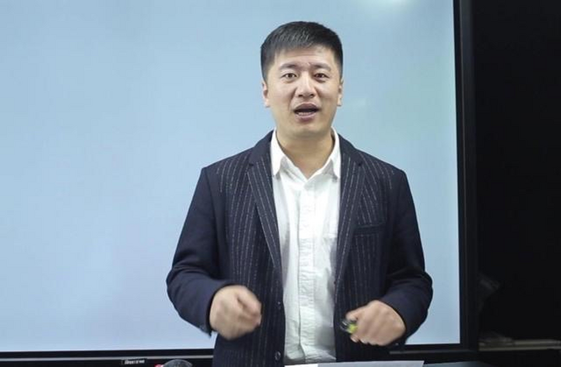 考研导师张雪峰,因为说了一句真话,得罪了整个行业的人  这件事情充分