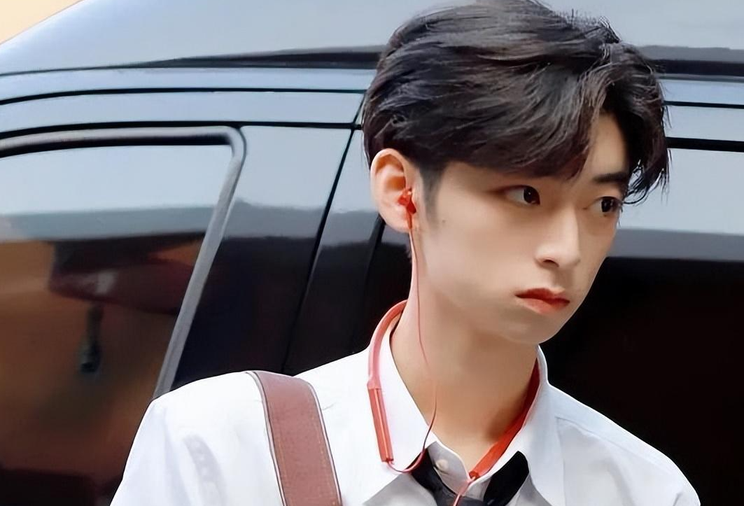 男星"娘炮"风潮突袭,这个结果谁来承担?