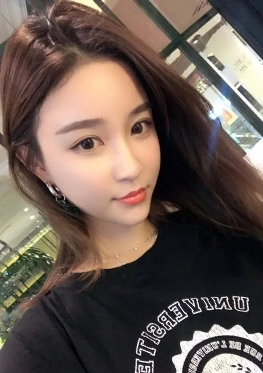 2015年,王思聪对雪莉说:"我不想和你玩了,我有其他女孩了,我们分手吧.