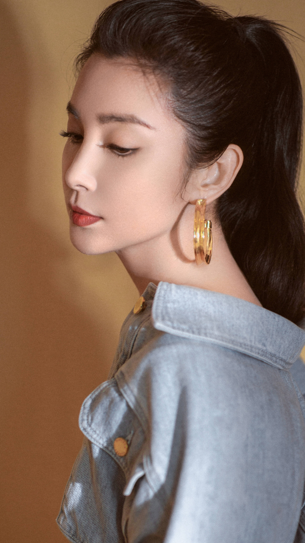 演员李冰冰,演技精湛,印象最深刻的是《风声》中的角色