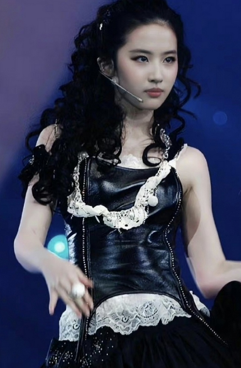 刘亦菲这个女团造型,现在也是秒杀存在.