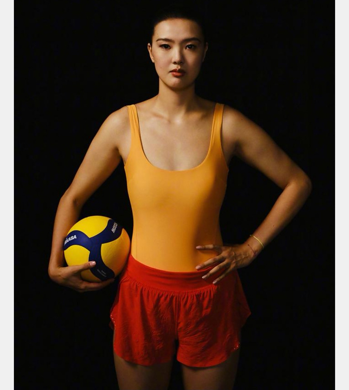 张常宁登上杂志,为排球代言!