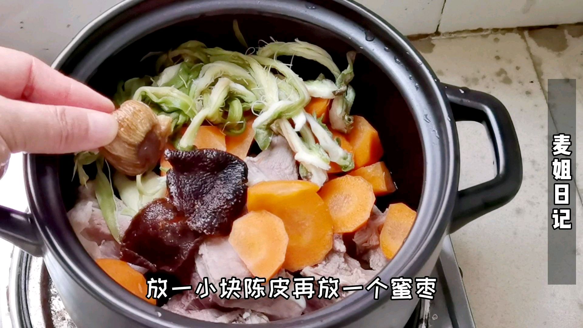 适合秋天喝的汤:霸王花猪骨放点陈皮煲,润肺止咳家人很喜欢