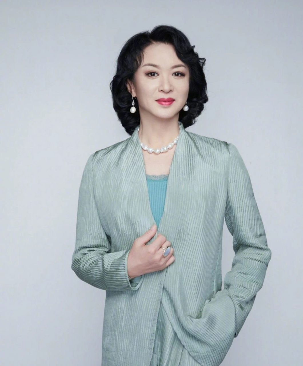 金星直播带货,有观众就喊她点评张兰家的事情,她一开始没想去提,但不