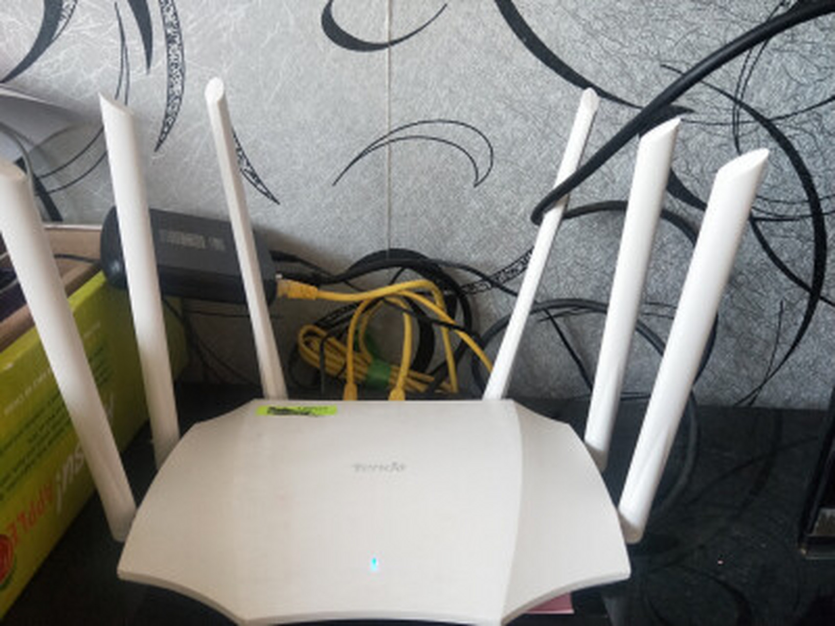 腾达f6穿墙效果怎么样,斐讯k2与腾达f6哪个好用  我觉得腾达f6还可以