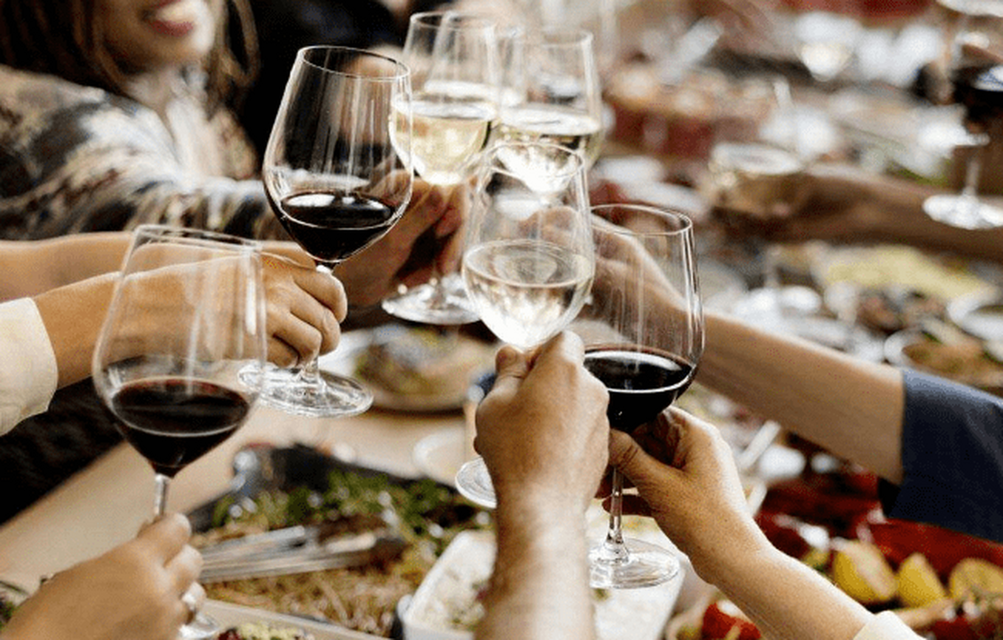 你最庆幸自己当初做了什么事 2017年刚参加工作的时候,有一次酒局,跟