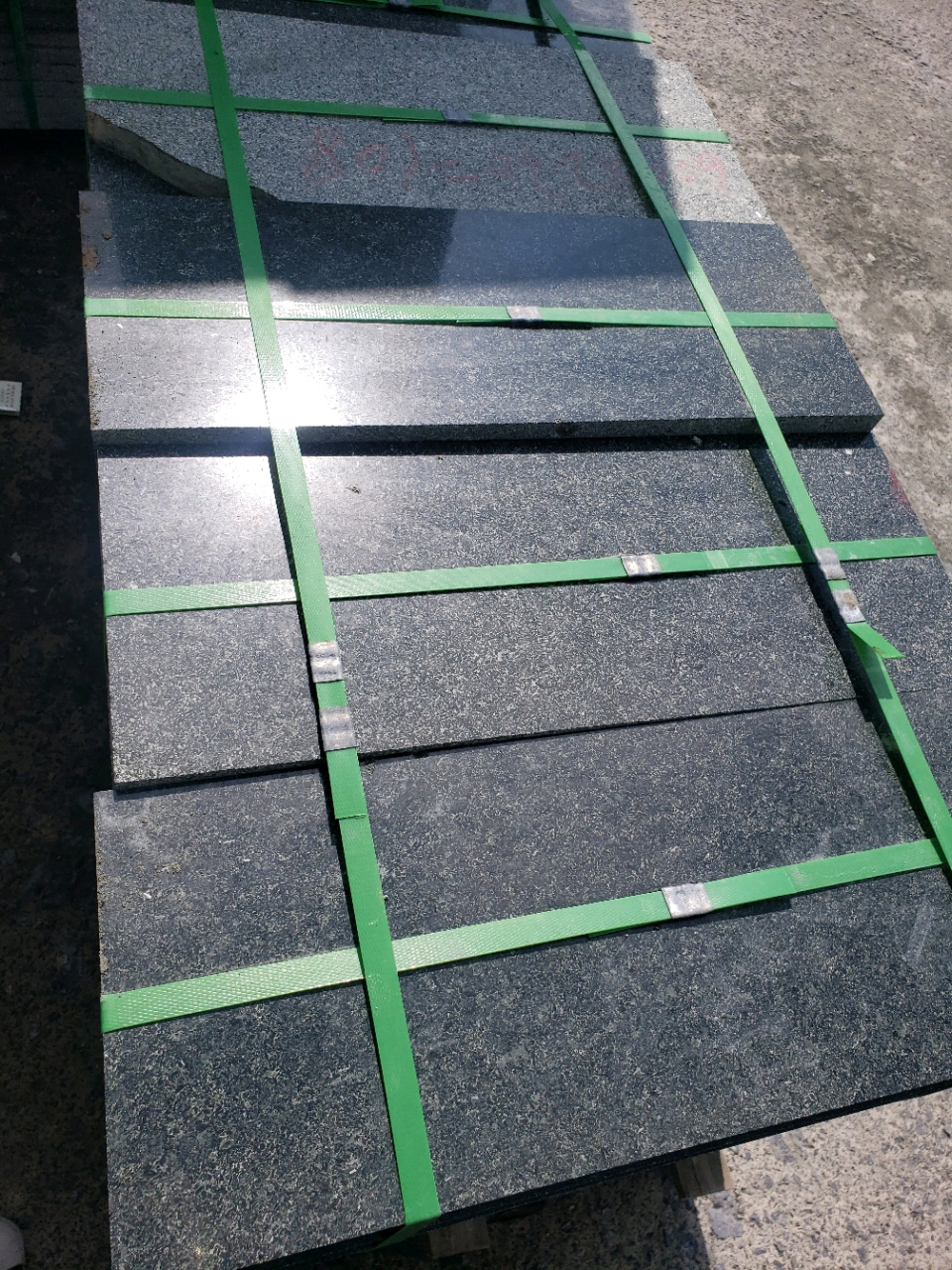 森林绿花岗岩光面