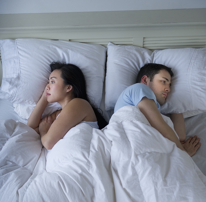 到了中年,对自己的枕边人,要留几分心眼