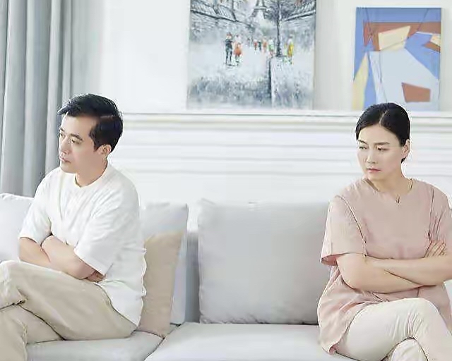 你见过的最离谱的两口子是啥情况?再婚夫妻夜里吵架,白天和好了