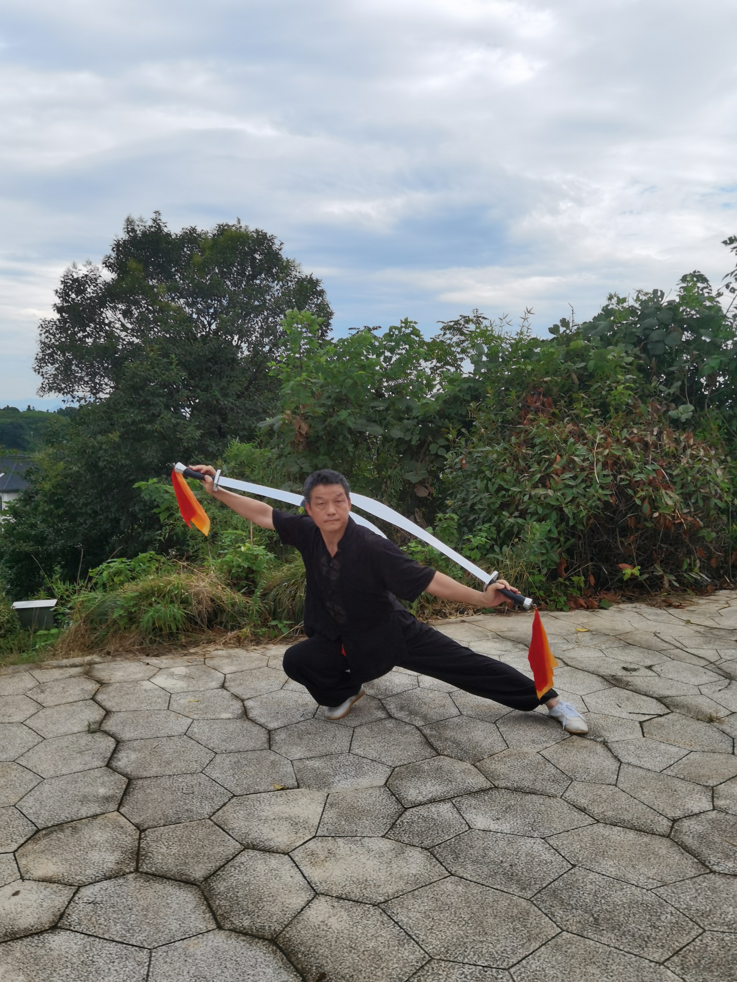 过了若干年以后,他们发现自己依然站立在出发的地方